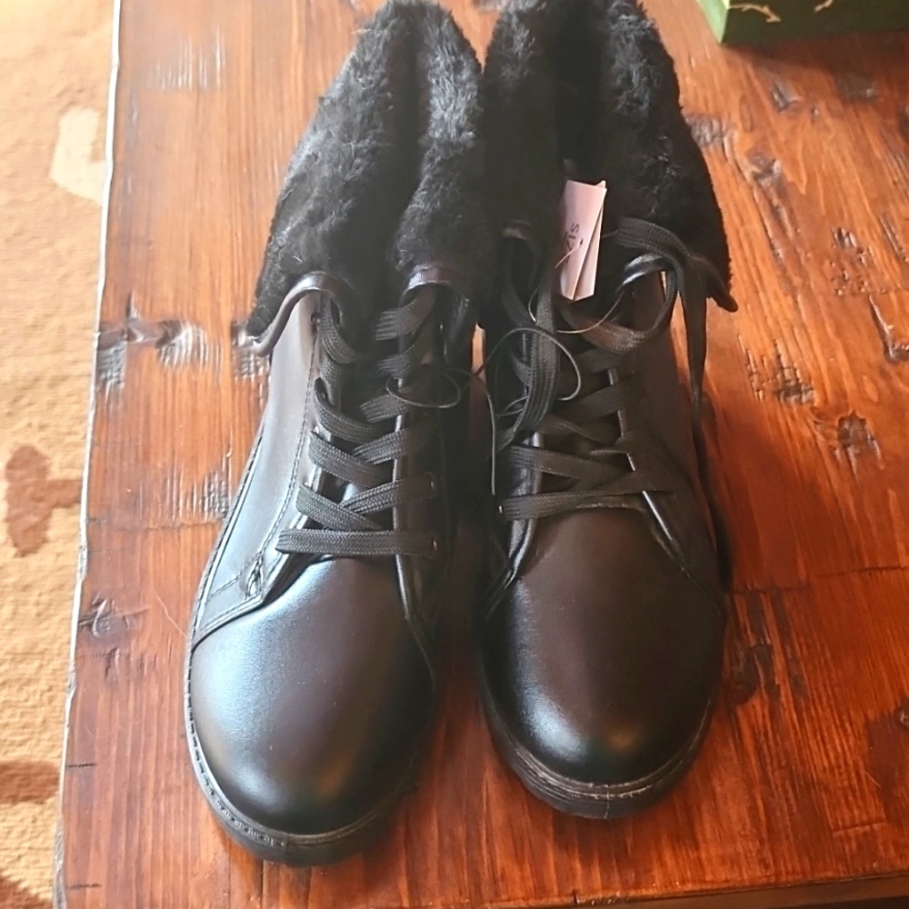Black boots size 7